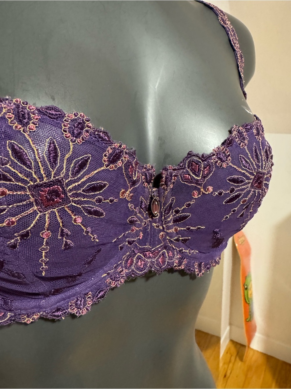 bra - Picture 2 of 5
